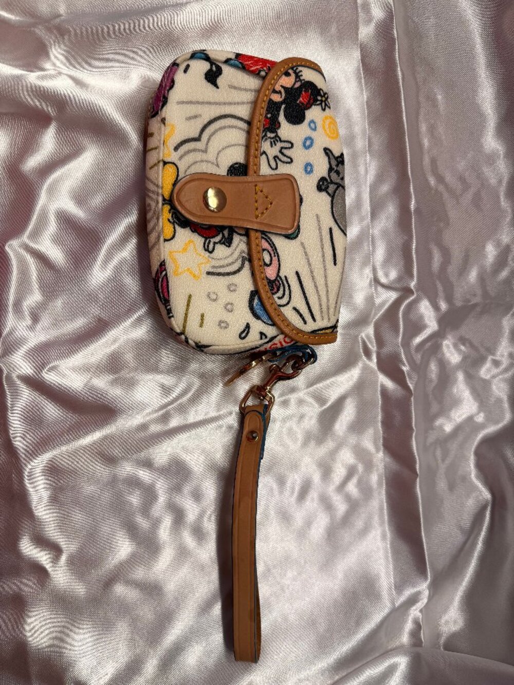 Dooney & Bourke Disney Mickey Minnie Wristlet Walt Disney World